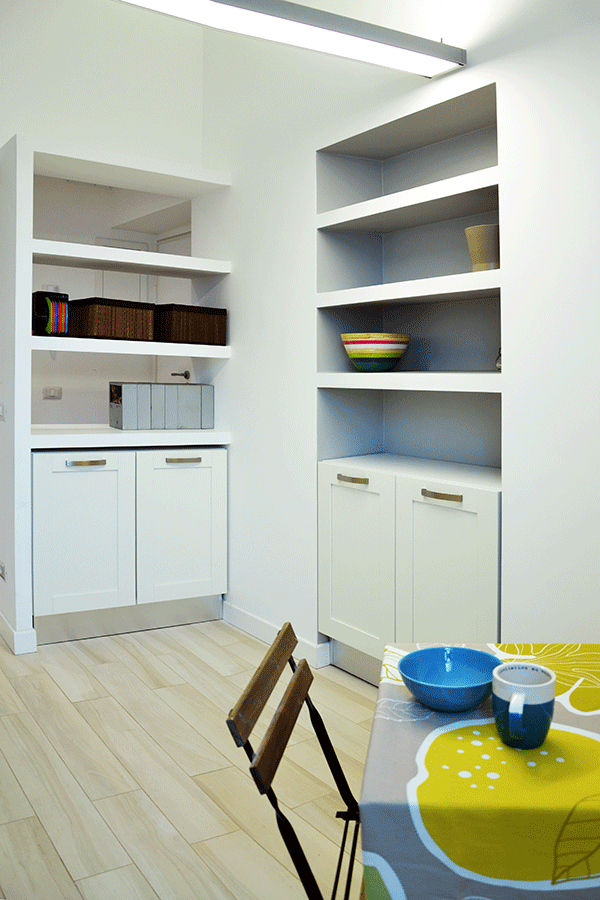 Foto della ristrutturazione - cucina e schermatura dell'ingresso