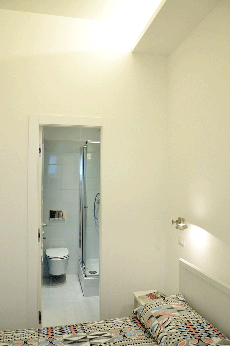 Il piccolo bagno è esclusivo della camera da letto